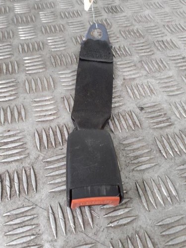 Attache ceinture arriere