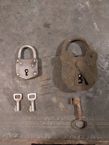 Lot ancien cadenas fer - en,