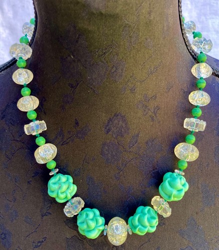 Collier ras cou - du,