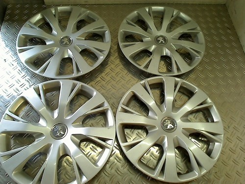 Lot enjoliveurs peugeot - 4,