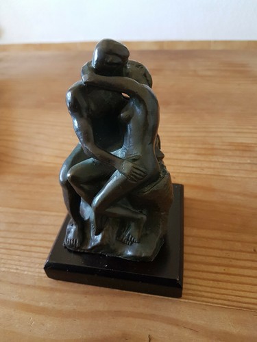 Baiser sculpture bronze - sculpture,