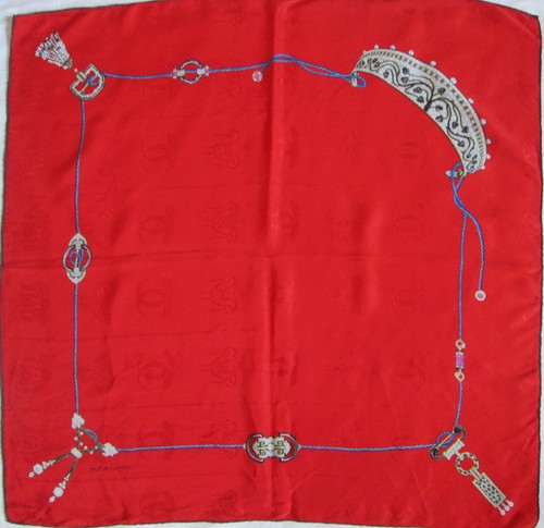Foulard must de - -,