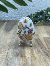 Oeuf en Porcelaine Tripode