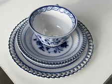 Anciennes assiettes + tasse en