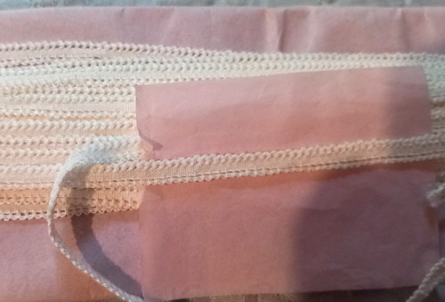 Fine dentelle ancienne entre - fine,
