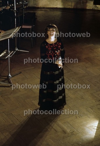 Mireille mathieu exclusive - *,