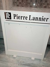 pierre lannier   collection présentoir femme mode paris vêtement montre