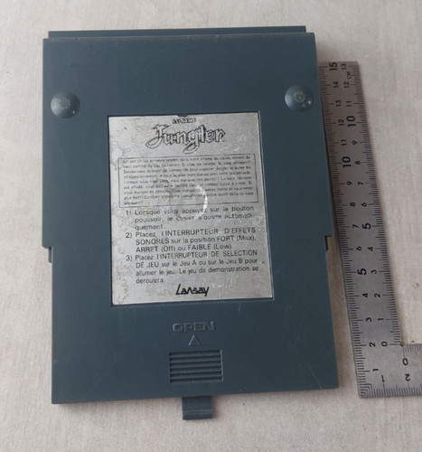 Ancien cache pile pour jeu