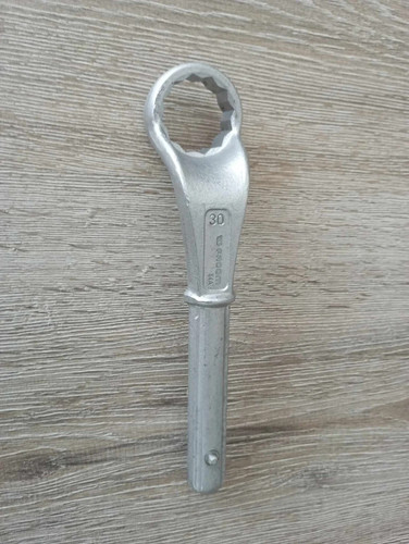 Clé polygonale contrecoudée