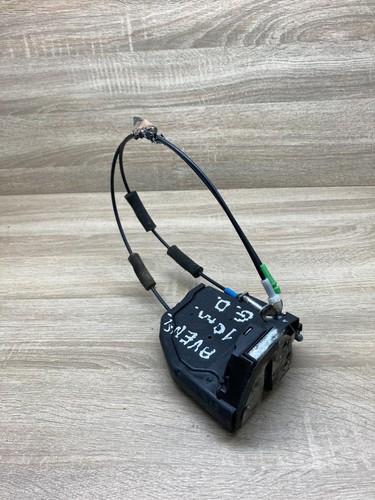 Avensis door lock - door,