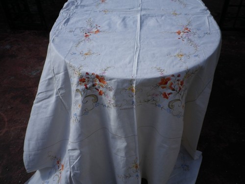 Une grande nappe vintage - grande,