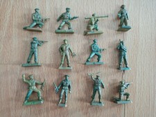 1/50 35 Mm 12 Parachutistes Français Starlux Non Peint Serie Complète