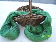 Mercerie ancienne : Très gros écheveau de soie sauvage vert . Réf. n°286