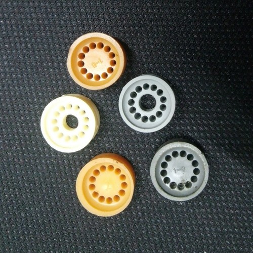 Plastic insulator for 16 - plastic,