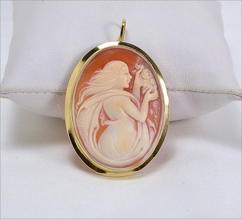 Pendentif broche or - et,