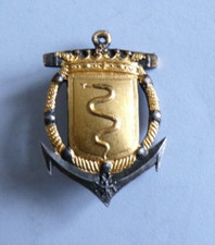 RARE**  INSIGNE MILITAIRE