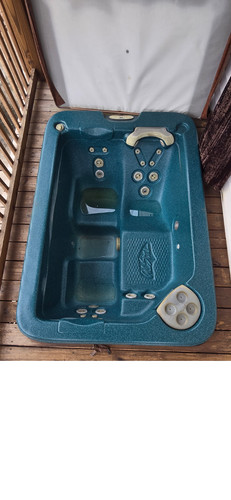 Hot tub spa jacuzzi calspa - hot,