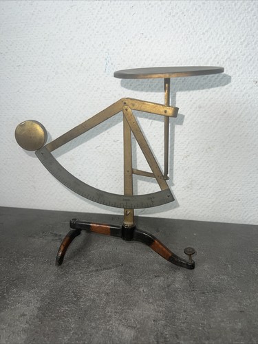 Ancienne balance lettre - a,