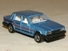 VINTAGE ANCIENNE VOITURE MINIATURE MAJORETTE SERIE 200 VOLVO 760 GLE 1/61 N°230
