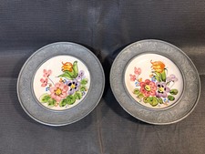 Lot de 2 assiettes murales en étain et céramique décor de fleurs fait main