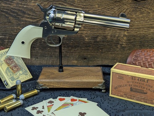 Walnut wood pistol display - walnut,