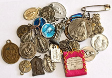 Lot médailles religieuses