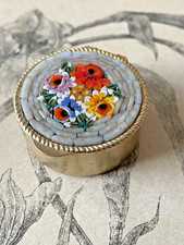 Charmante boite ancienne en