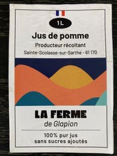 Petite étiquette d'un jus de pomme de producteur