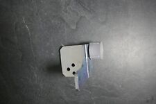 Charnière inférieur droite pour réfrigérateur  HOTPOINT HA70BI31S (occasion)