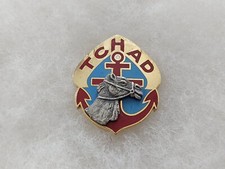 Un insigne militaire TDM   " Régiment de Marche au Tchad " H 181.