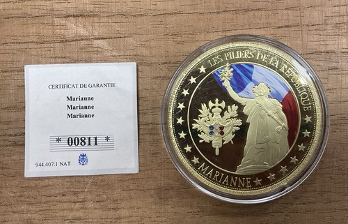 Très joli médaille - joli,