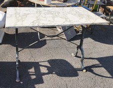 Table de bistrot en marbre blanc