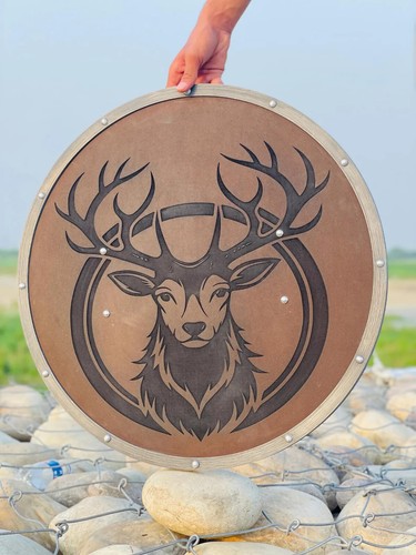 Bouclier bois sculpté cerf - bois,