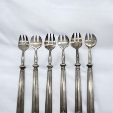Élégante suite de 6 fourchettes à huître en métal argenté signées Christofle