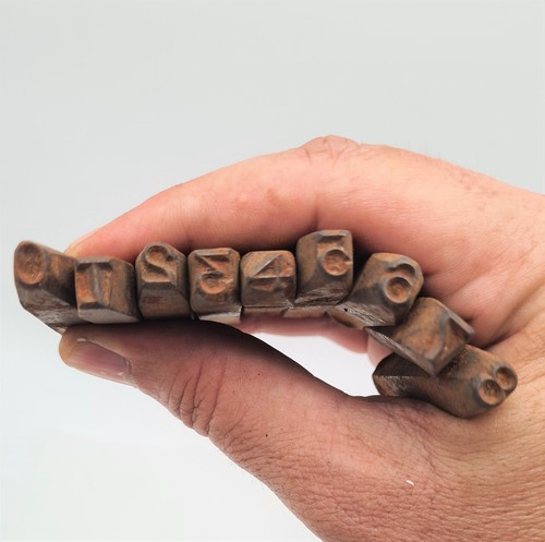 Ancien jeu chiffres - de, 9
