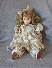 Poupée en porcelaine 60 cm