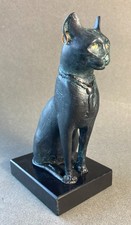 "Bastet, chatte aux boucles