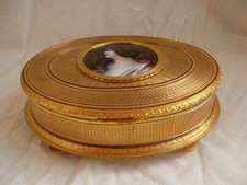 SUPERBE COFFRET EN BRONZE DORE