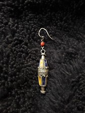 Boucle d'oreille Kabyle, Algérie, très ancienne, émail cloisonné et corail
