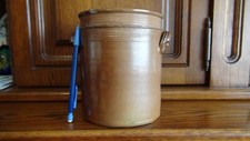 pot à graisse ou épices avec