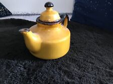 Ancienne théière en céramique jaune siglée. Objet pour collection année 50 ou 60