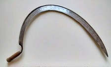 Une grande faucille à céréales