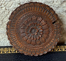 BOITE EN NOIX DE COROZO sculptée - fleur -  Travail de bagnard - XIXème