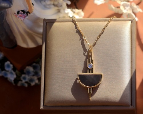 Collier pendentif doré demi - collier,
