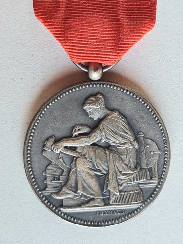 Médaille argent par - médaille, en