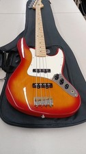 Guitare basse électrique