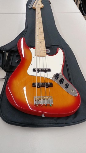 Guitare basse électrique