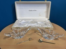 Paire de Salerons Cristal de Sèvres. Longueur 13 cm. Coffret. Parfait état