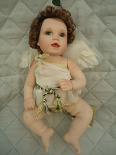 POUPEE EN PORCELAINE CAITLIN