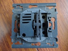 mécanisme interrupteur  bouton poussoir  Legrand Sagane 84004 840 04